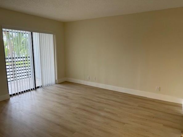 2320 S Cypress Bend Dr 201, Pompano Beach FL 33069
