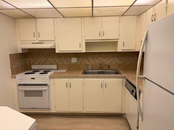 2320 S Cypress Bend Dr 201, Pompano Beach FL 33069