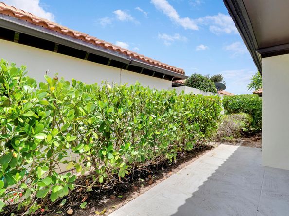 1472 Via Cameron, Jupiter FL 33477