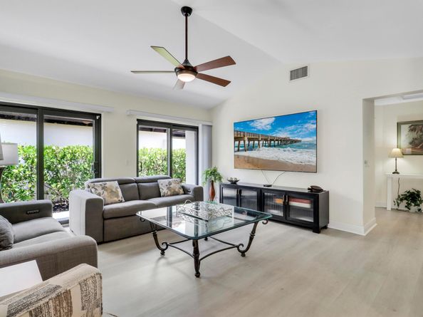 1472 Via Cameron, Jupiter FL 33477