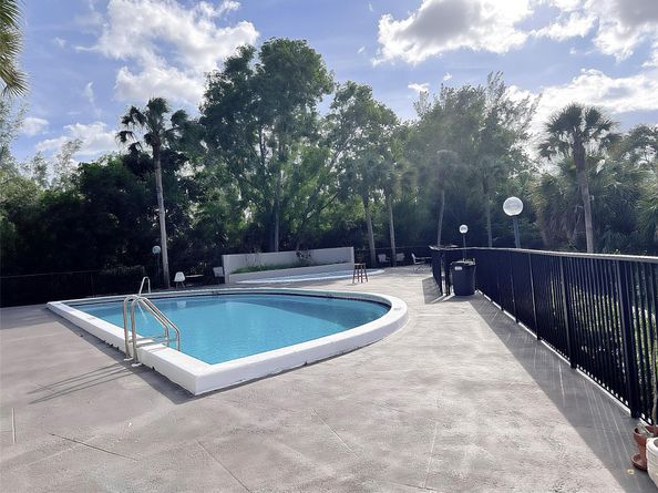 3100 Riverside Dr 307, Coral Springs FL 33065
