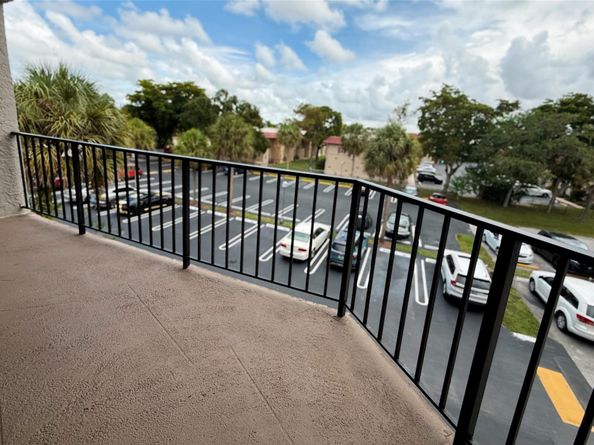 3100 Riverside Dr 307, Coral Springs FL 33065