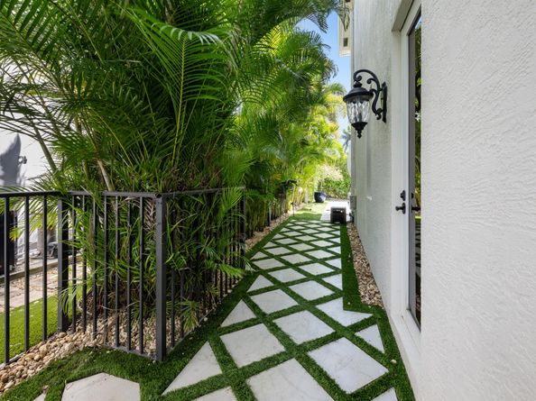 712 NE 71st Street, Boca Raton FL 33487