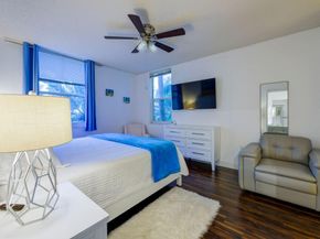 720 S Sapodilla Ave 402, West Palm Beach FL 33401