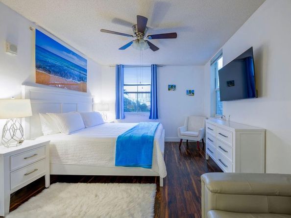 720 S Sapodilla Ave 402, West Palm Beach FL 33401