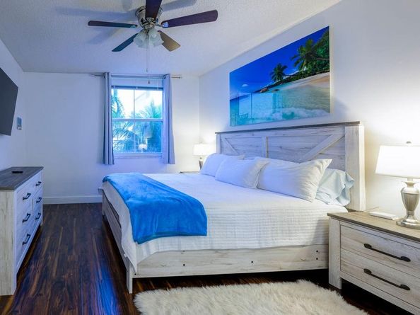 720 S Sapodilla Ave 402, West Palm Beach FL 33401