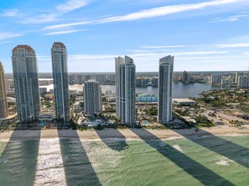 18101 Collins Ave