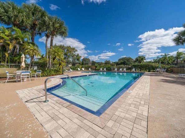 16 Amherst Ct C, Royal Palm Beach FL 33411