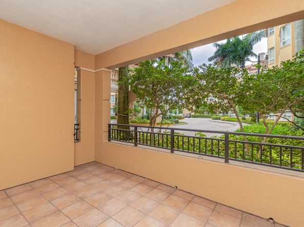 16101 Emerald Estates Dr 146, Weston FL 33331