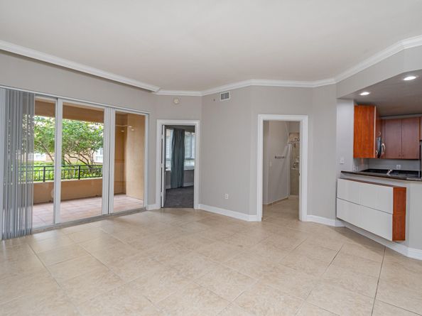 16101 Emerald Estates Dr 146, Weston FL 33331