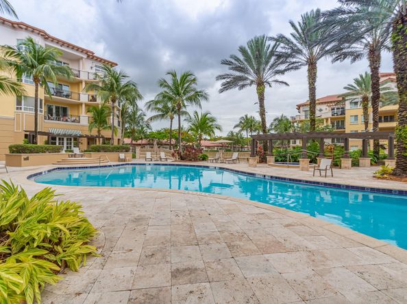 16101 Emerald Estates Dr 146, Weston FL 33331