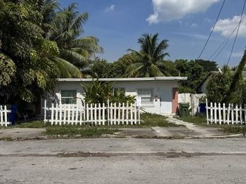 5631 NW 5th Ct