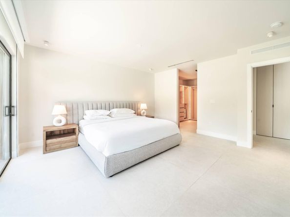 7610 Bayside Lane, Miami Beach FL 33141