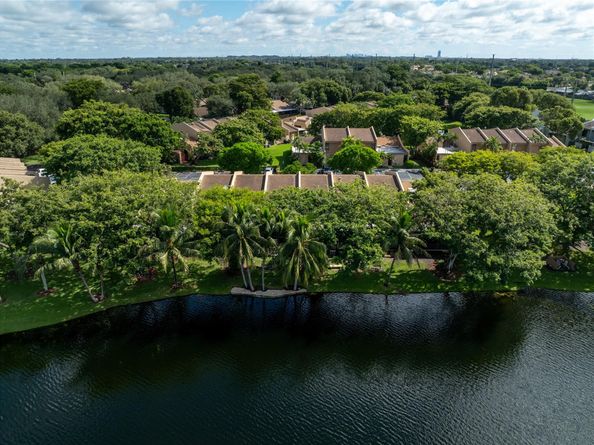 1448 NW 97th Ter 283, Hollywood FL 33024