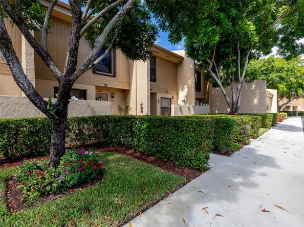 1448 NW 97th Ter 283, Hollywood FL 33024