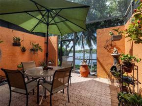 1448 NW 97th Ter 283, Hollywood FL 33024