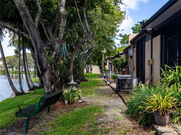 1448 NW 97th Ter 283, Hollywood FL 33024