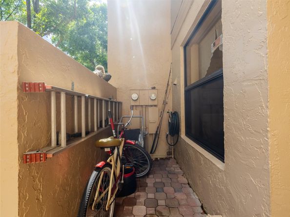 1448 NW 97th Ter 283, Hollywood FL 33024