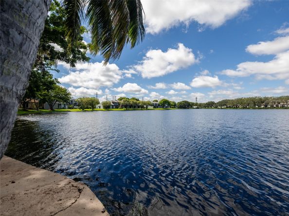 1448 NW 97th Ter 283, Hollywood FL 33024