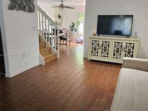 126 Hidden Ct Road 27D, Hollywood FL 33023