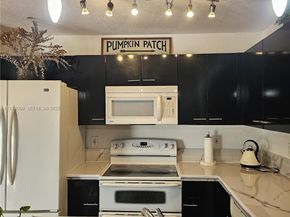 126 Hidden Ct Road 27D, Hollywood FL 33023