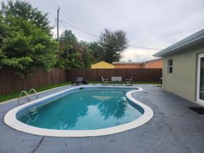 640 SW 68th Ter, Pembroke Pines FL 33023