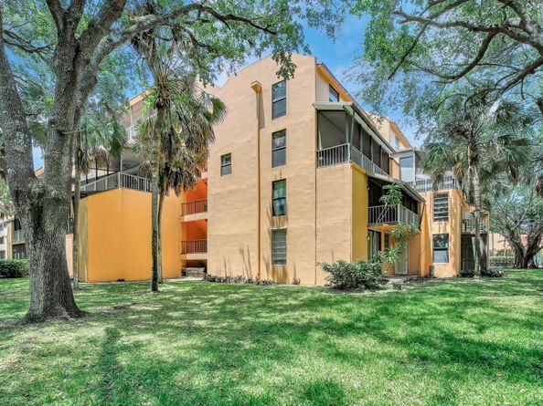 400 Commodore Dr 313, Plantation FL 33325