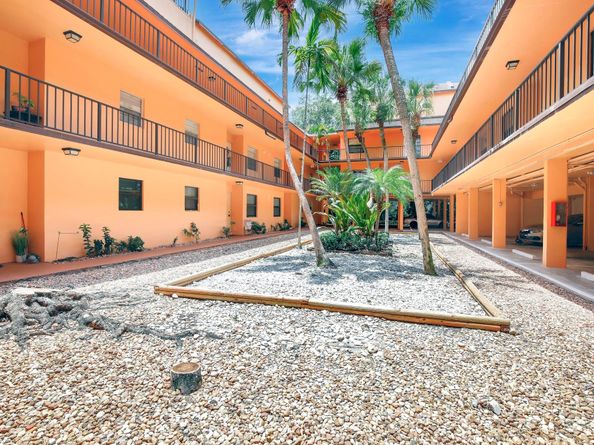 400 Commodore Dr 313, Plantation FL 33325