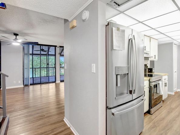 400 Commodore Dr 313, Plantation FL 33325