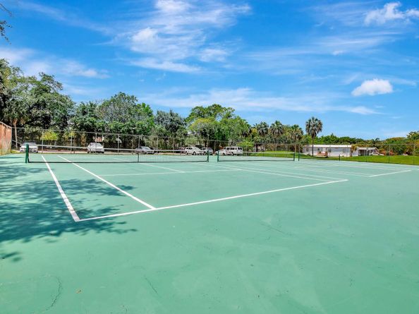 400 Commodore Dr 313, Plantation FL 33325