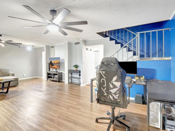 400 Commodore Dr 313, Plantation FL 33325