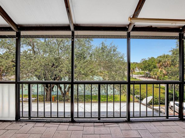 400 Commodore Dr 313, Plantation FL 33325