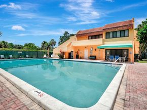 400 Commodore Dr 313, Plantation FL 33325