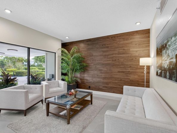 6815 Willow Wood Drive 4023, Boca Raton FL 33434