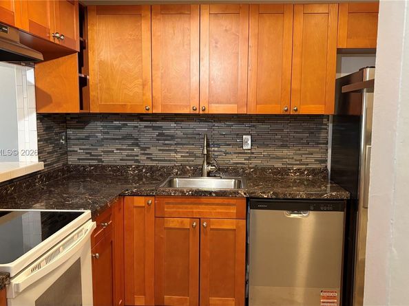 4334 NW 9th Avenue 72F, Deerfield Beach FL 33064