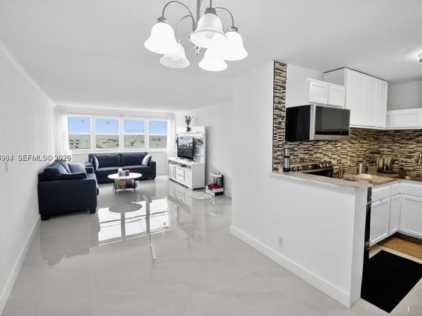 111 Golden Isles Drive C9, Hallandale Beach FL 33009