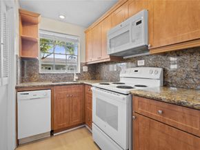 1965 SE 5th Court 104, Pompano Beach FL 33060