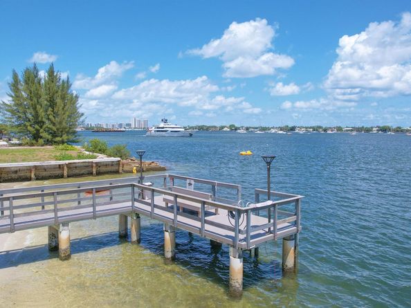 5600 N Flagler Drive 2701, West Palm Beach FL 33407