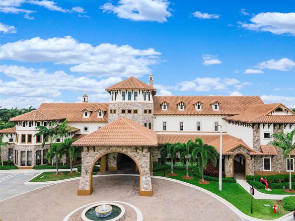 9811 Lakeview Ln, Parkland FL 33076