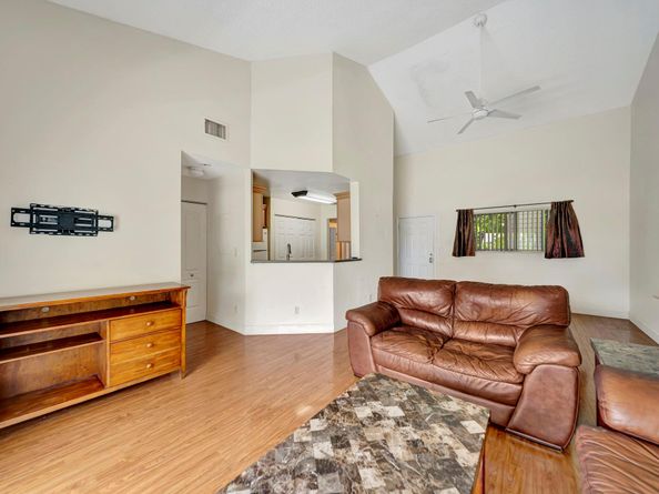 3461 NW 44th St 206, Lauderdale Lakes FL 33309