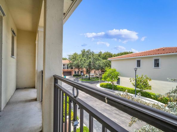 2420 Venetian Way 2420, Boynton Beach FL 33426