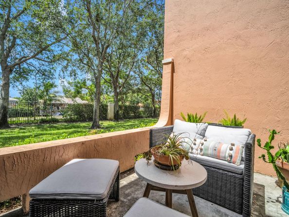 2420 Venetian Way 2420, Boynton Beach FL 33426