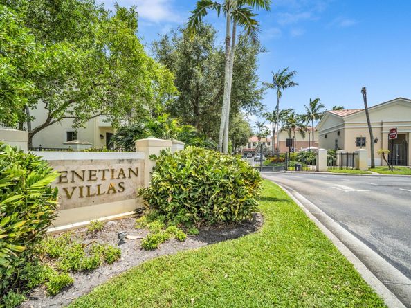 2420 Venetian Way 2420, Boynton Beach FL 33426