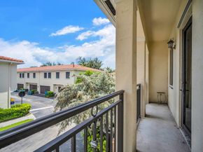 2420 Venetian Way 2420, Boynton Beach FL 33426