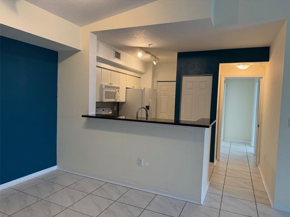 6831 SW 44th St 312, Miami FL 33155