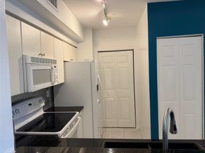 6831 SW 44th St 312, Miami FL 33155