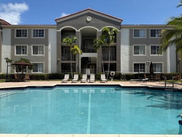 6831 SW 44th St 312, Miami FL 33155