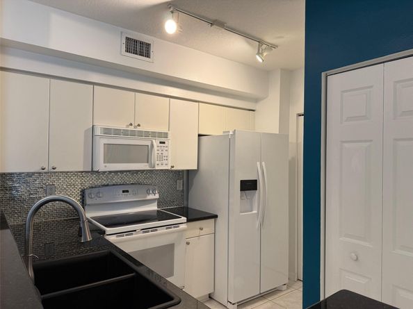 6831 SW 44th St 312, Miami FL 33155