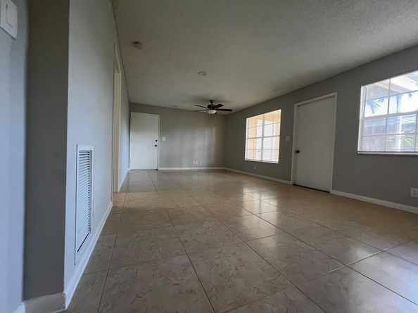 317 SE 11th Ave D, Pompano Beach FL 33060