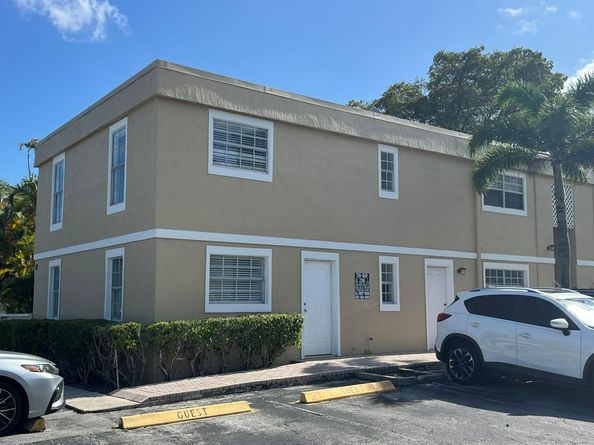 317 SE 11th Ave D, Pompano Beach FL 33060